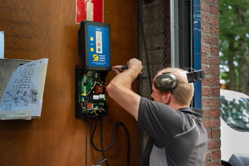 Service en onderhoud aan garagedeuren – Muller Deuren Service